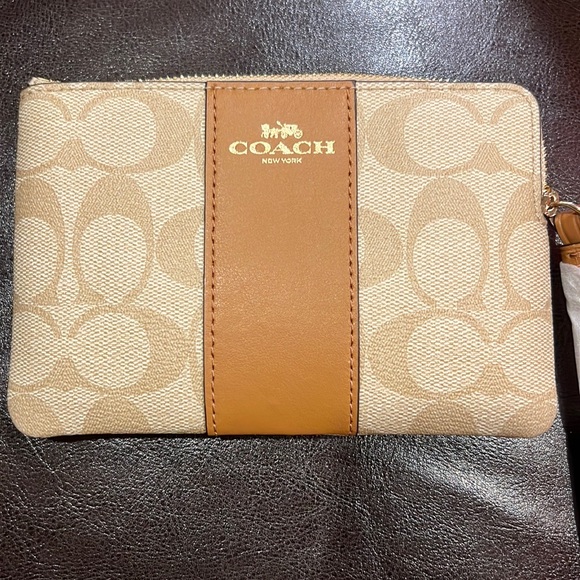 Coach Handbags - NWT Beautiful Coach wristlet. Khaki/light brown.